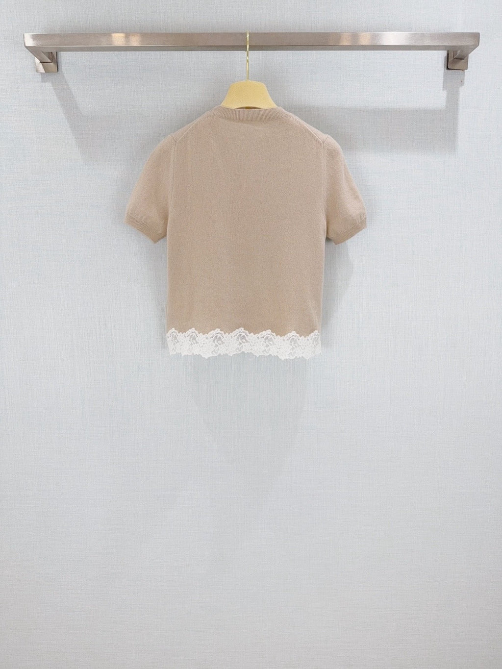 Lace-trimmed knit short-sleeved top