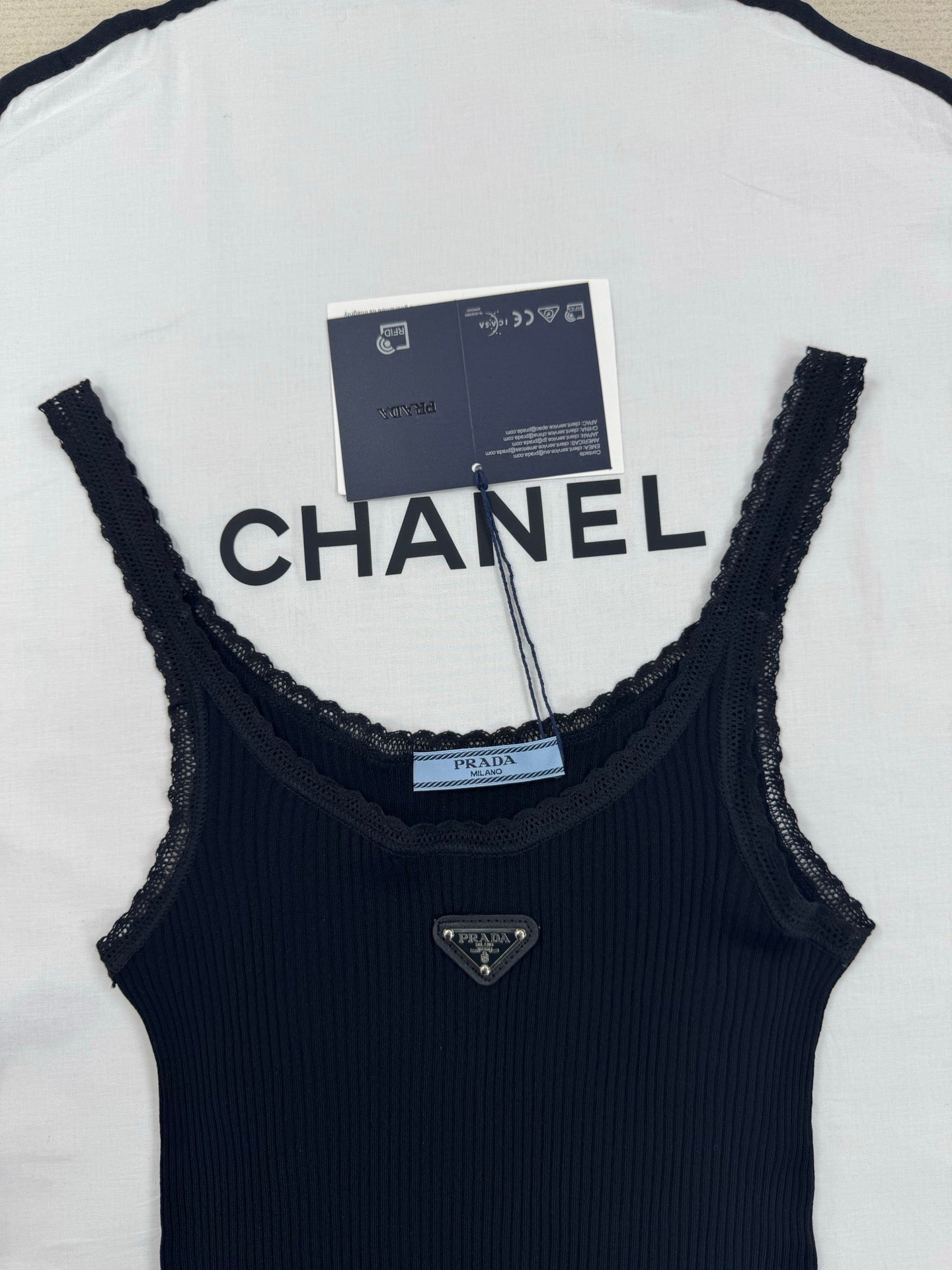 Cotton lace V-neck vest