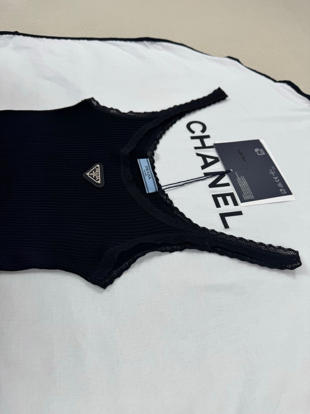 Cotton lace V-neck vest