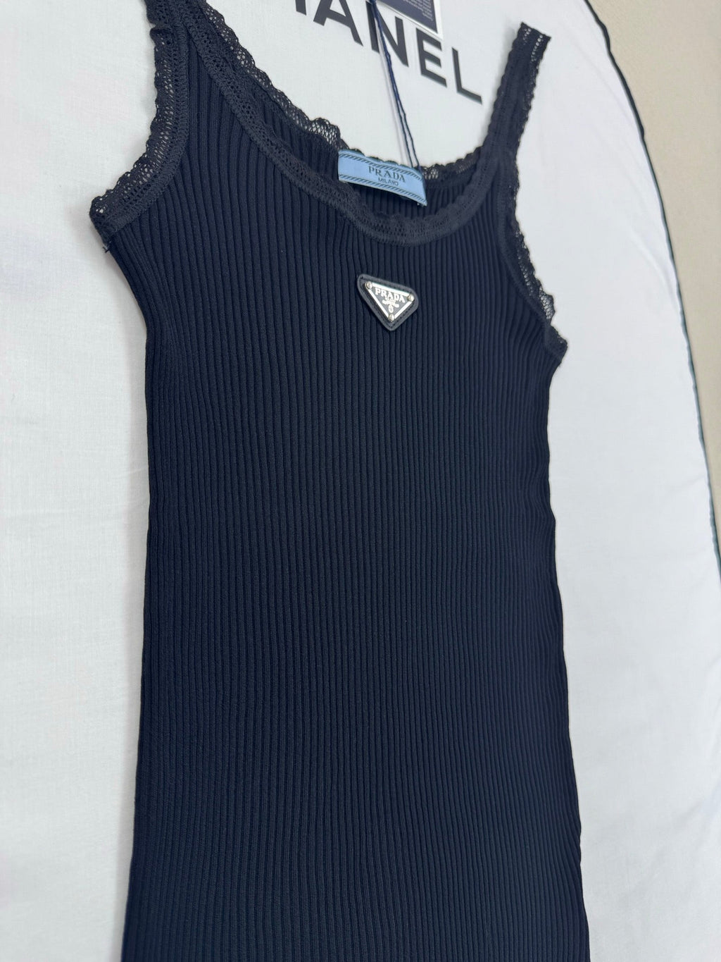 Cotton lace V-neck vest