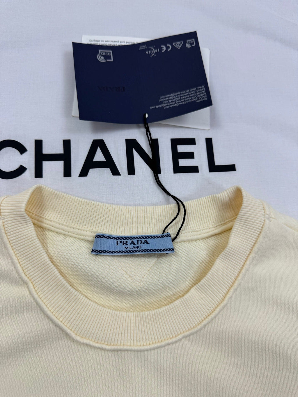 Pale yellow ribbed crew neck short-sleeved shirt