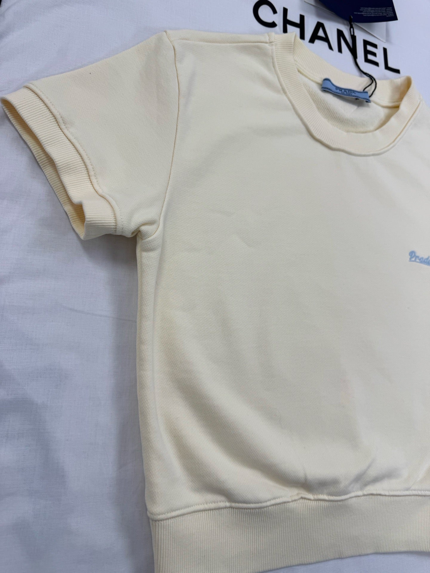 Pale yellow ribbed crew neck short-sleeved shirt