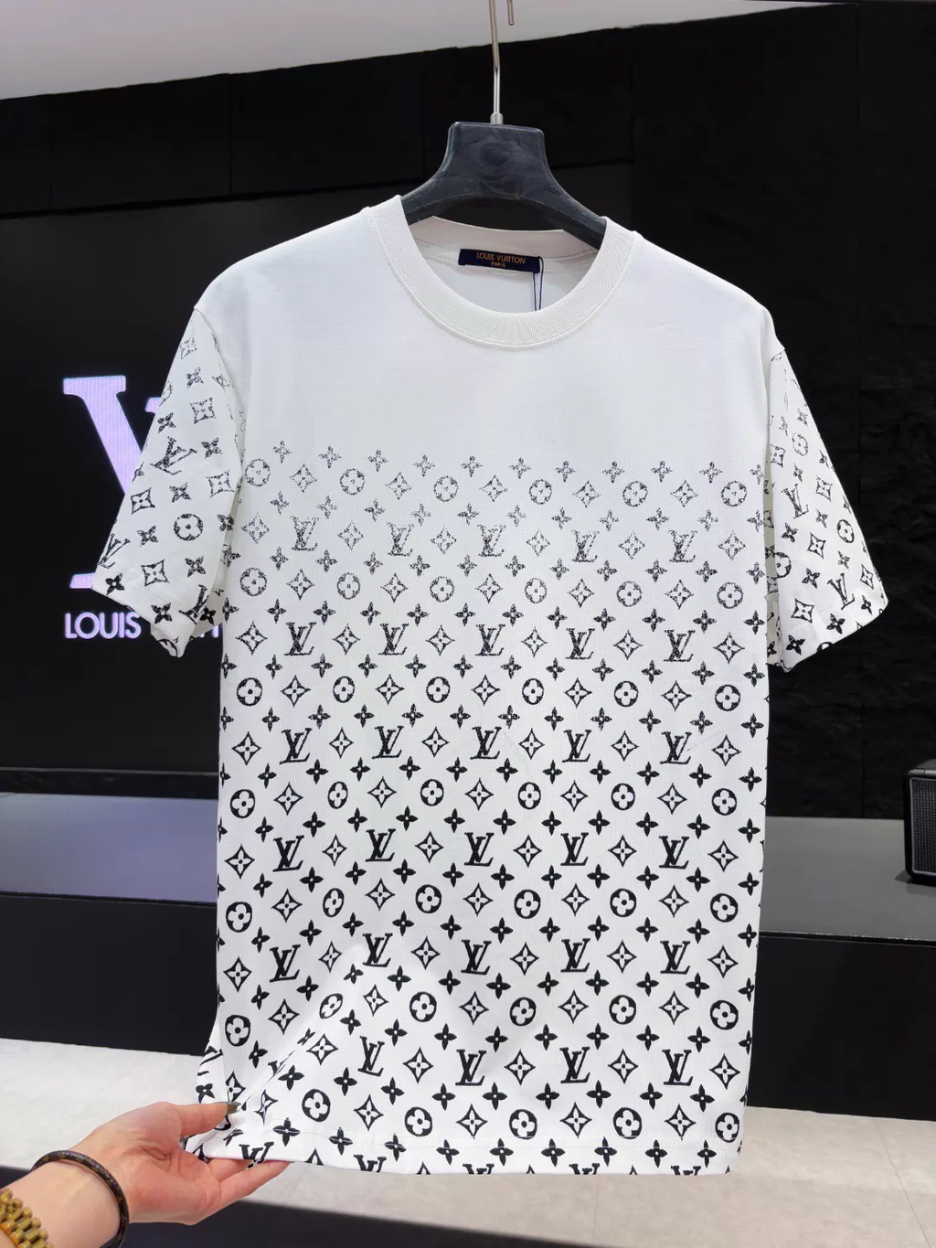 26 New black and white gradient vintage short sleeved T-shirt