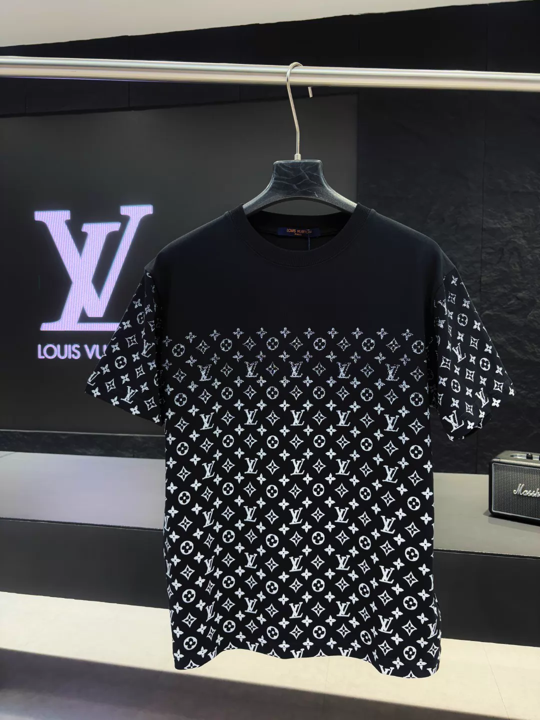 26 New black and white gradient vintage short sleeved T-shirt