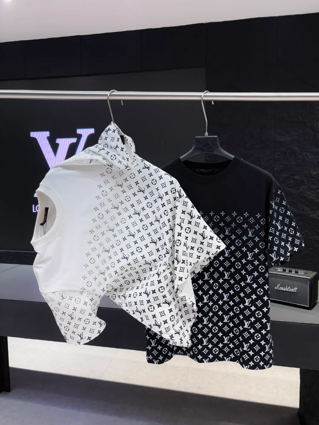 26 New black and white gradient vintage short sleeved T-shirt