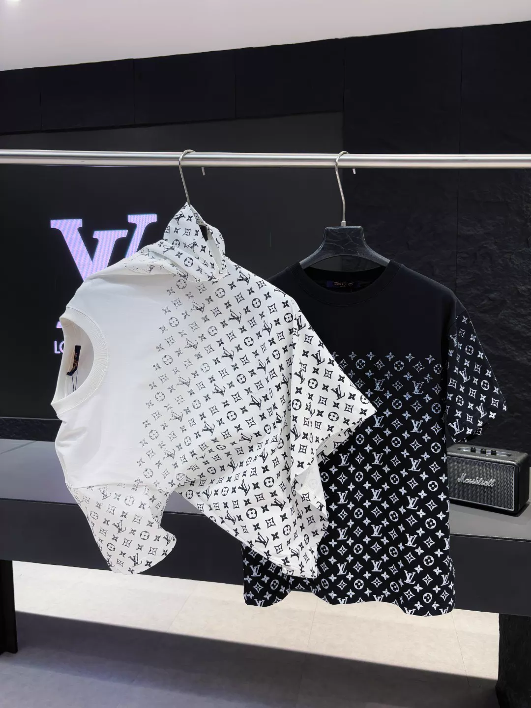 26 New black and white gradient vintage short sleeved T-shirt