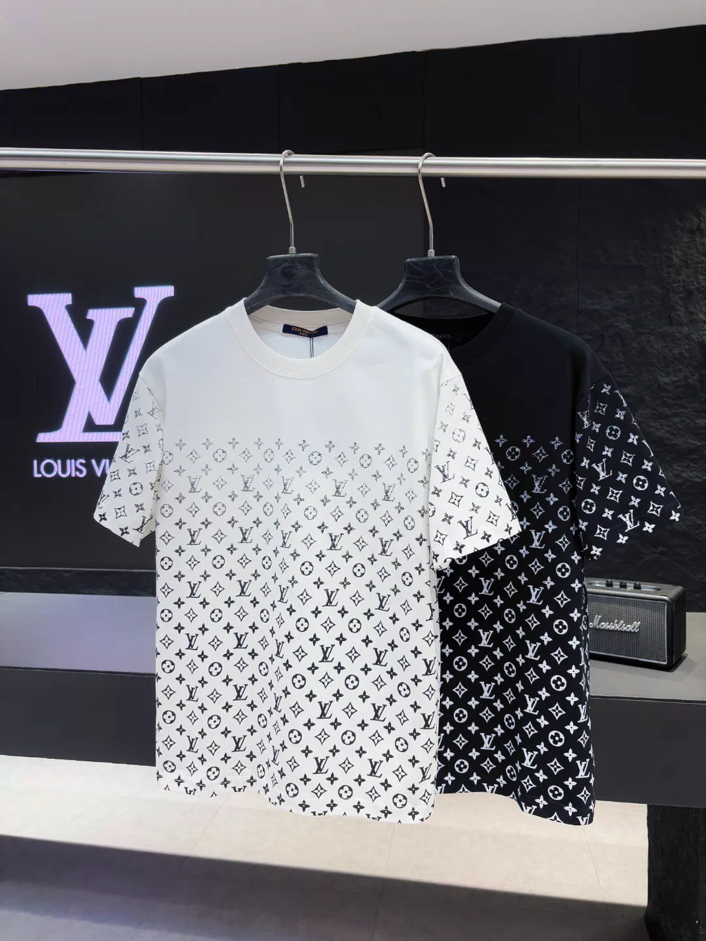 26 New black and white gradient vintage short sleeved T-shirt