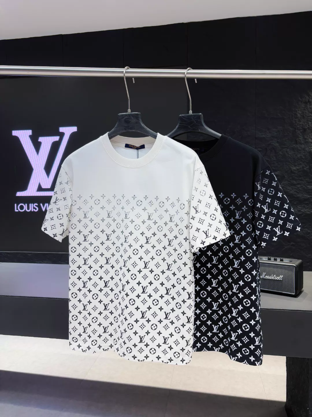 26 New black and white gradient vintage short sleeved T-shirt