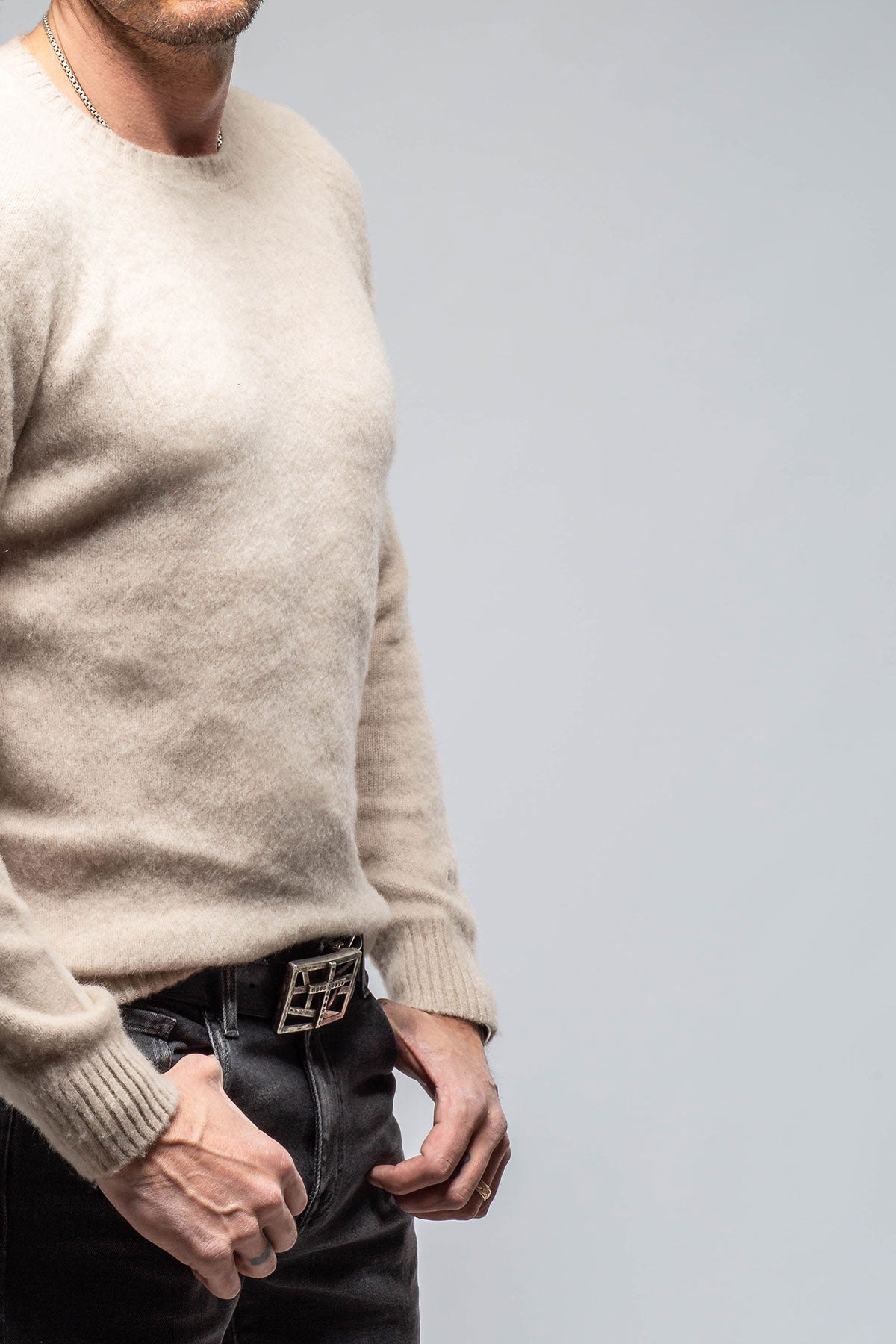 Henry Crew Neck Cashmere Sweater In Beige