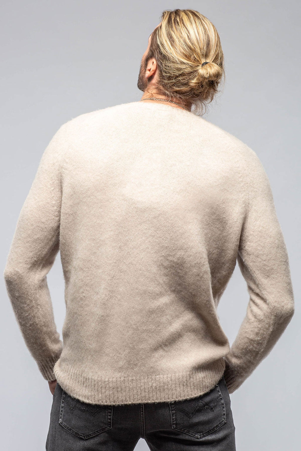 Henry Crew Neck Cashmere Sweater In Beige