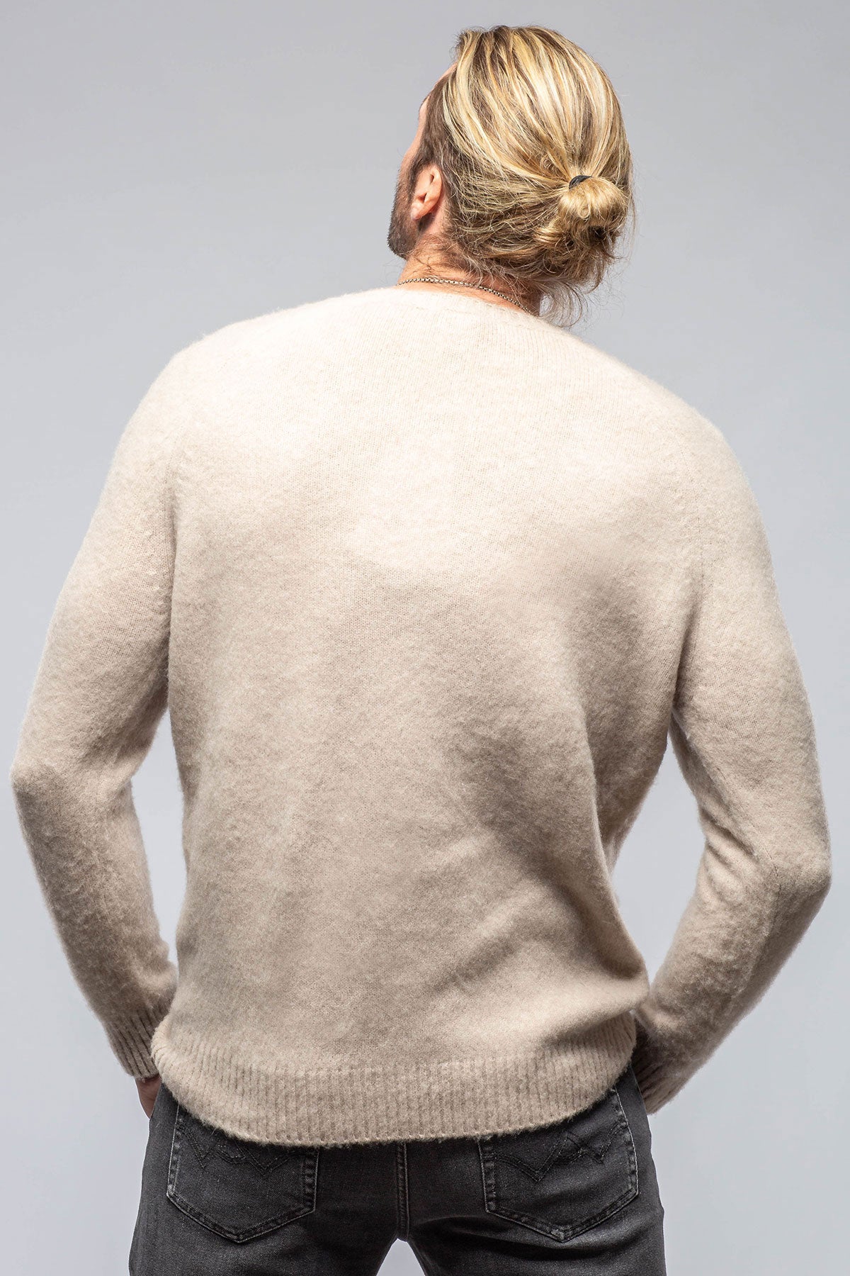 Henry Crew Neck Cashmere Sweater In Beige