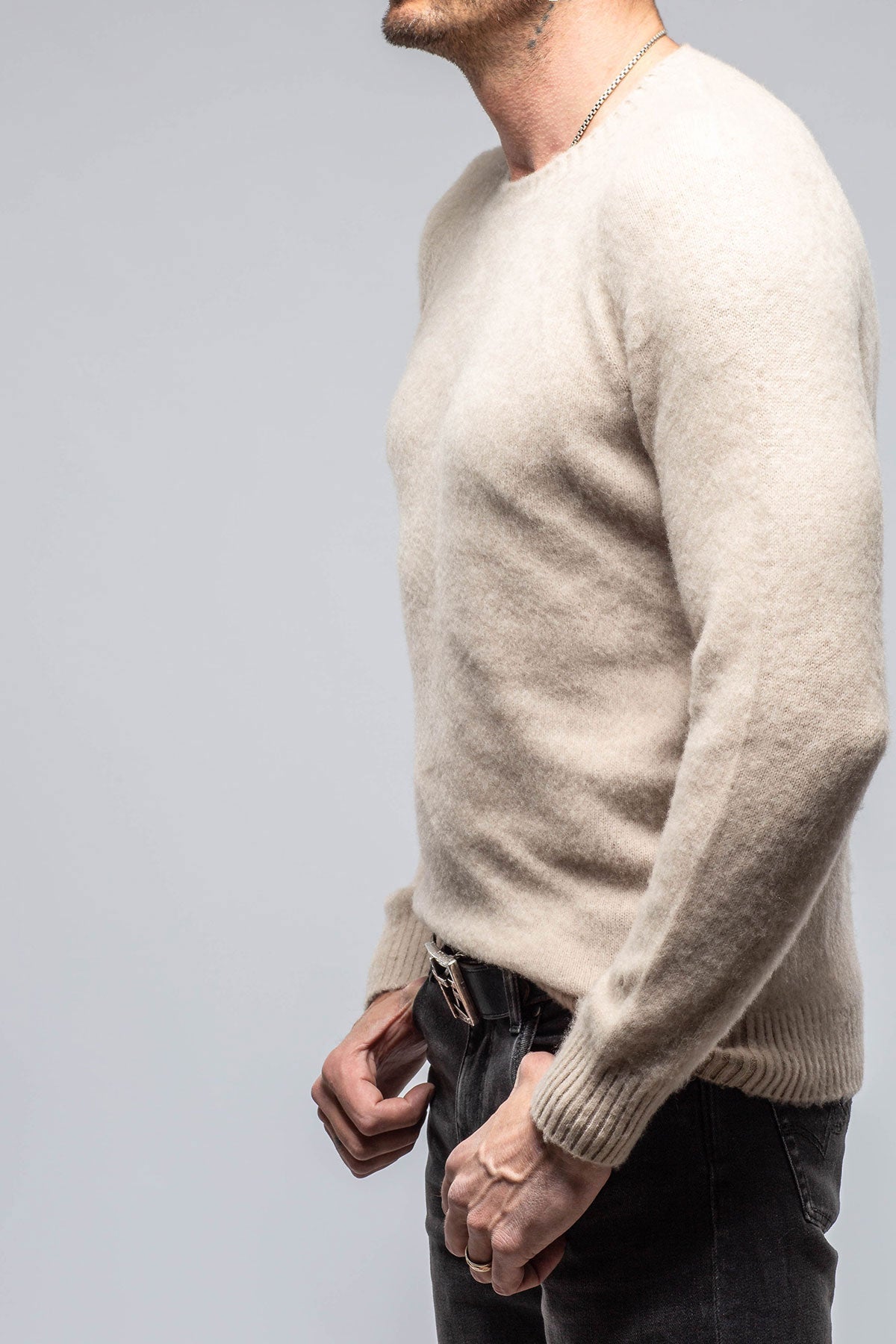 Henry Crew Neck Cashmere Sweater In Beige