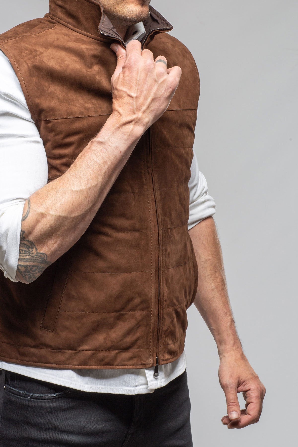 Riley Vest In Chocolate