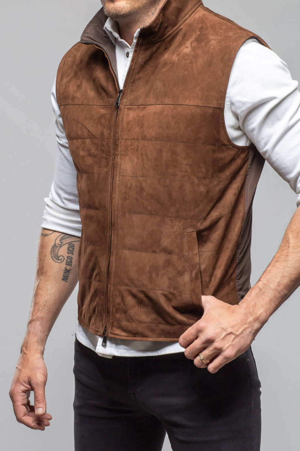 Riley Vest In Chocolate