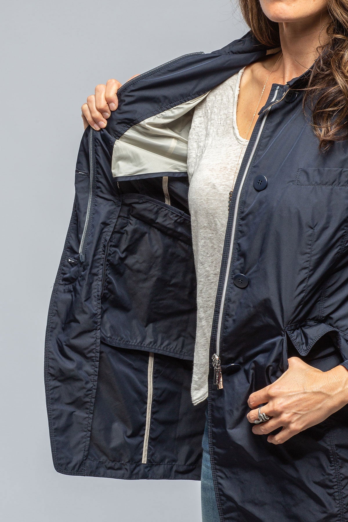 Leslie Performance Jacket In Navy