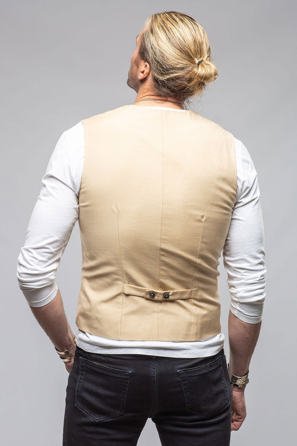 Ellis Tailored Vest In Hazelnut