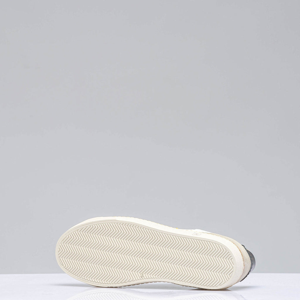 The Mustang Stripe Shoe In White/ Yellow