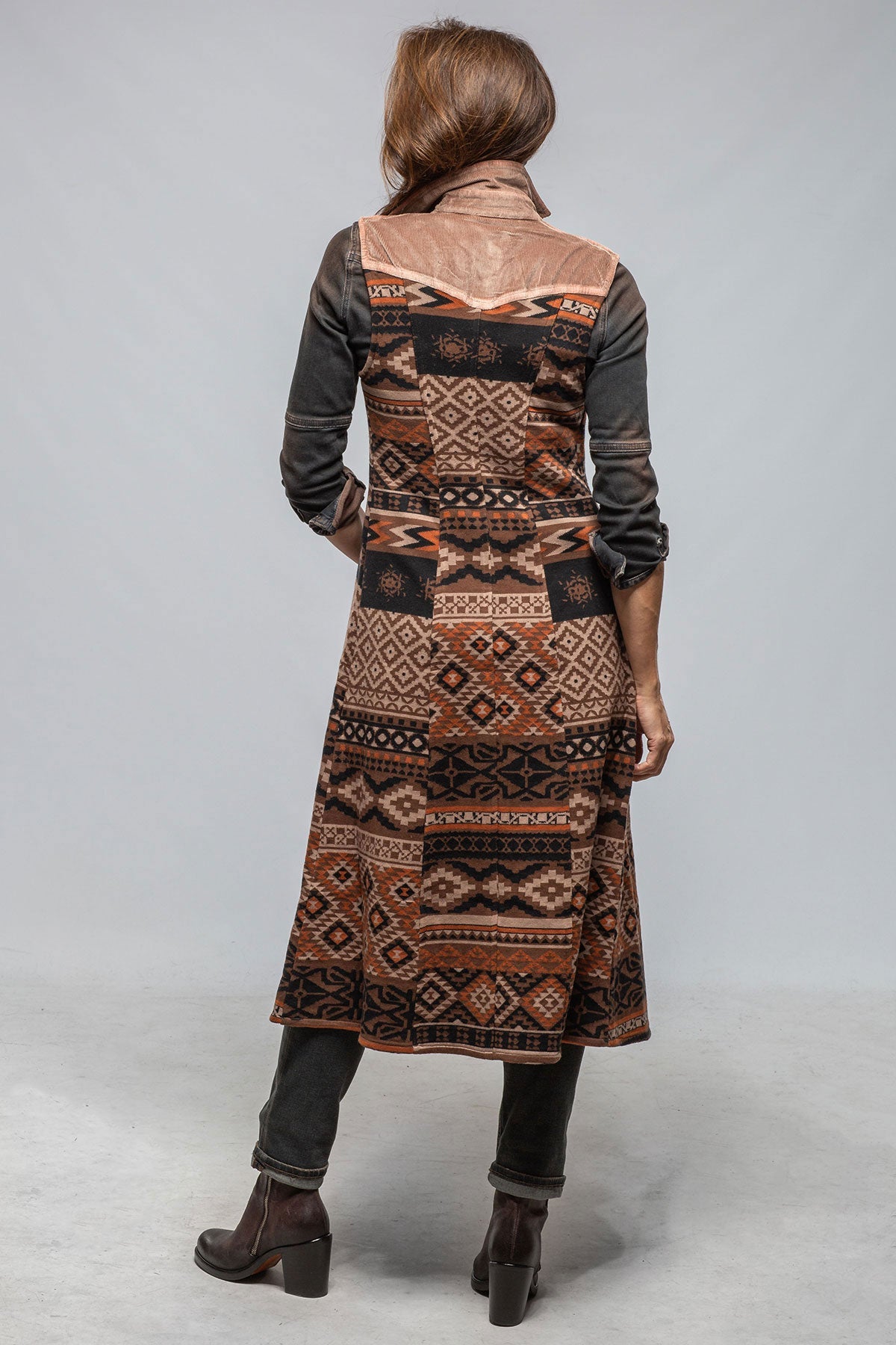 Badlands Long Vest In Brown