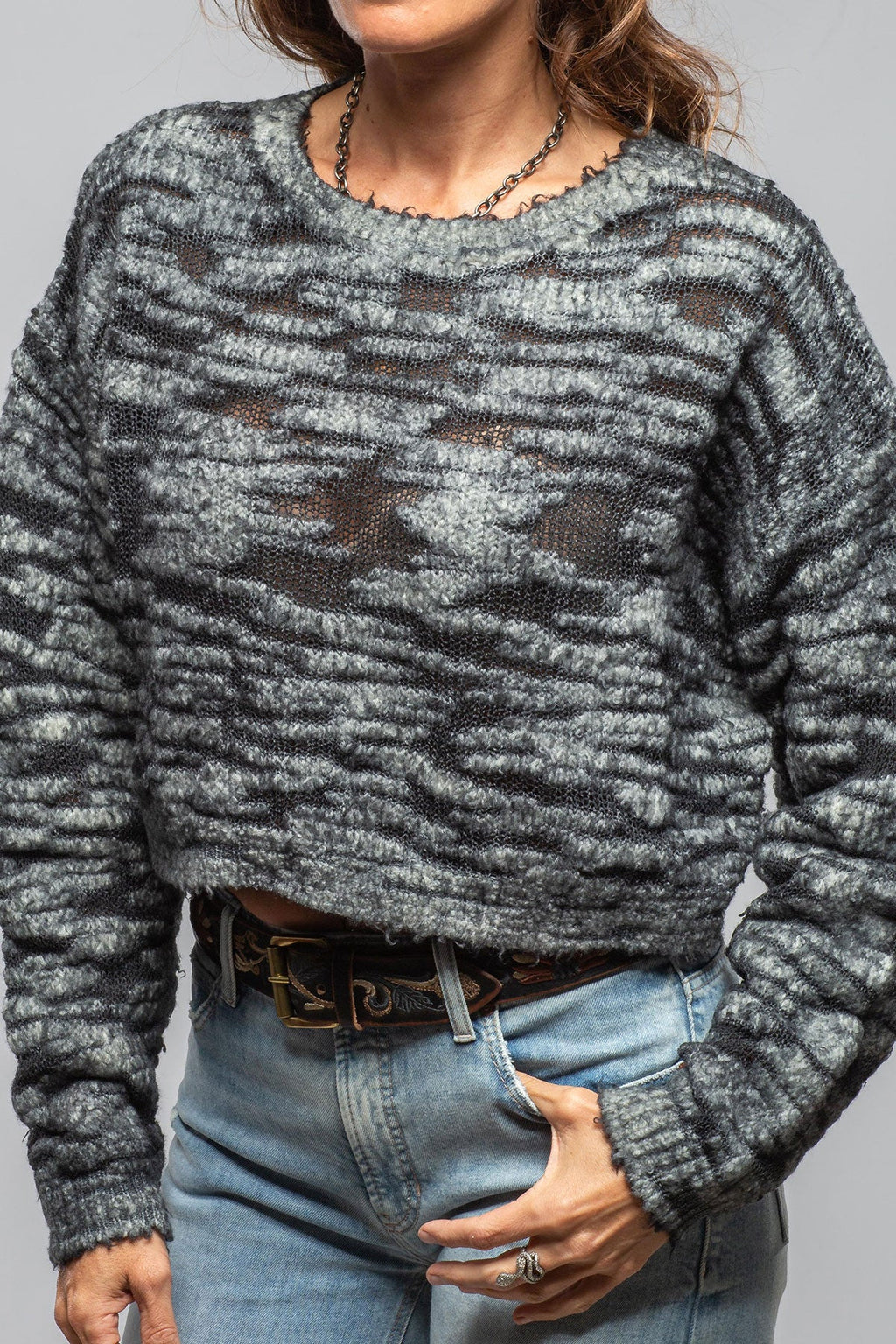 Inez Multi Weave Cropped Sweater In Charcoal