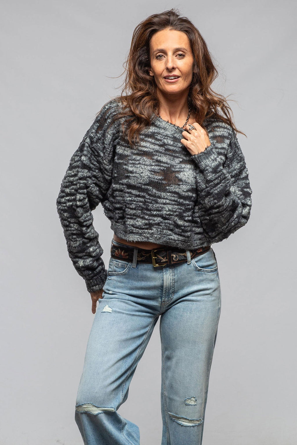 Inez Multi Weave Cropped Sweater In Charcoal