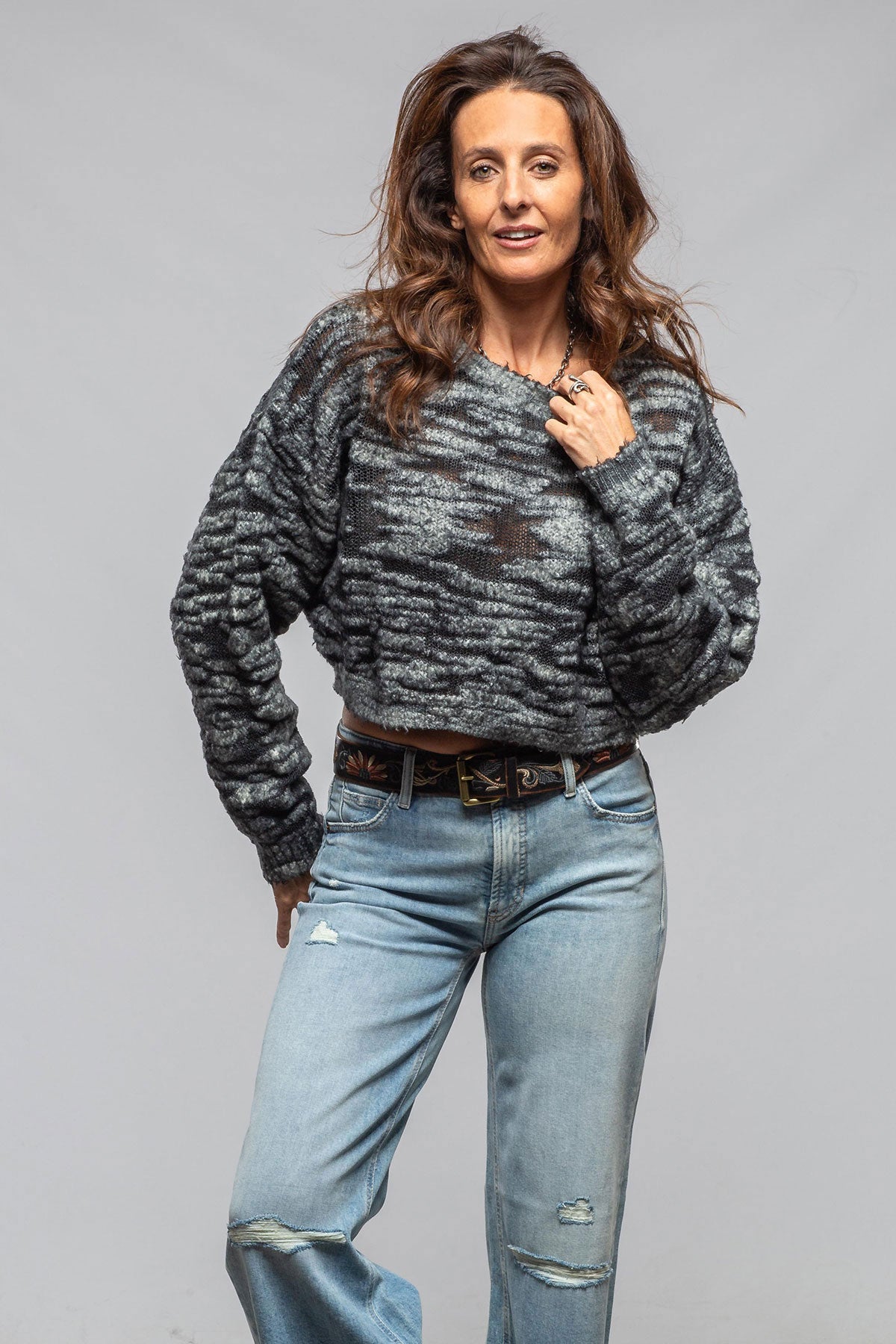 Inez Multi Weave Cropped Sweater In Charcoal